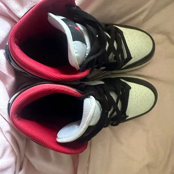 Jordan 1s mid. - Picture 6 of 6